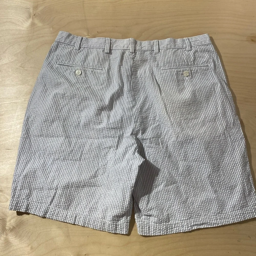 Jos. A. Bank Gray Pinstriped Men's Shorts 38 (HD)